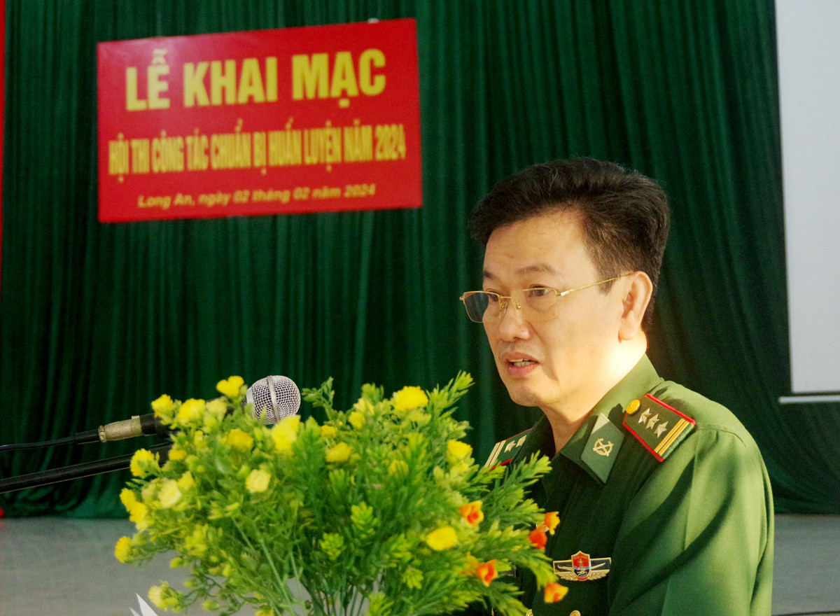 Thượng tá Lê Trung Hiếu - Phó Tham mưu trưởng Bộ đội Biên phòng tỉnh, phát biểu khai mạc hội thi