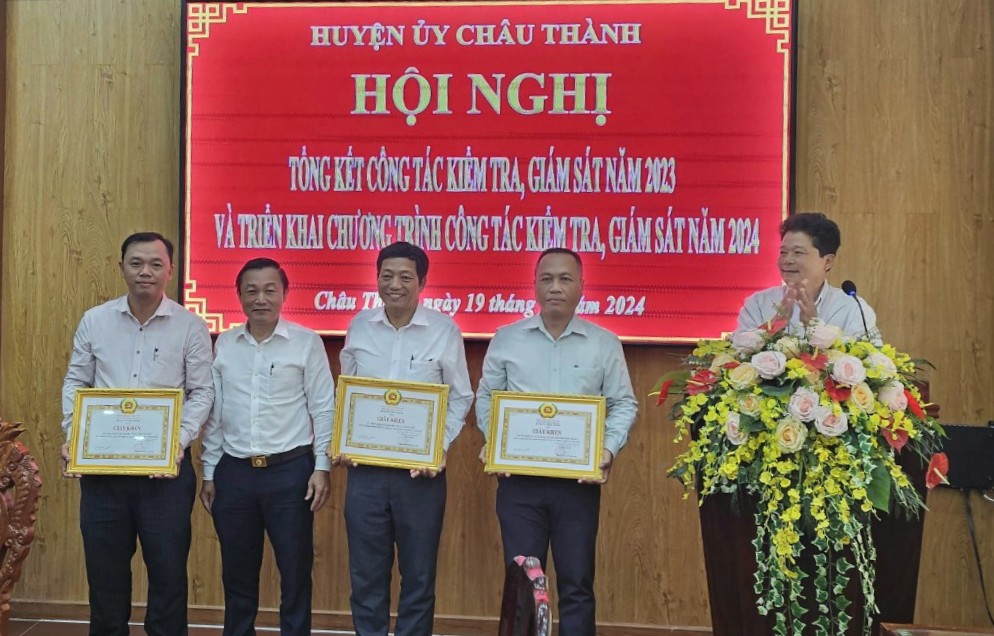 Châu Thành - Kiên quyết xử lý đảng viên suy thoái