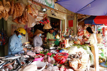 Nhộn nhịp chợ quê những ngày tết