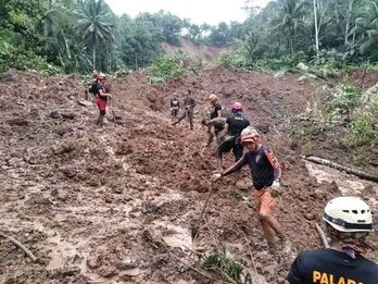 Philippines rescues 45 survivors in landslide