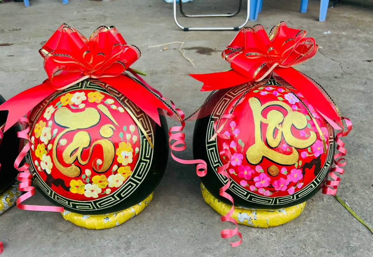 ‘Trang điểm’ cho trái cây chưng tết