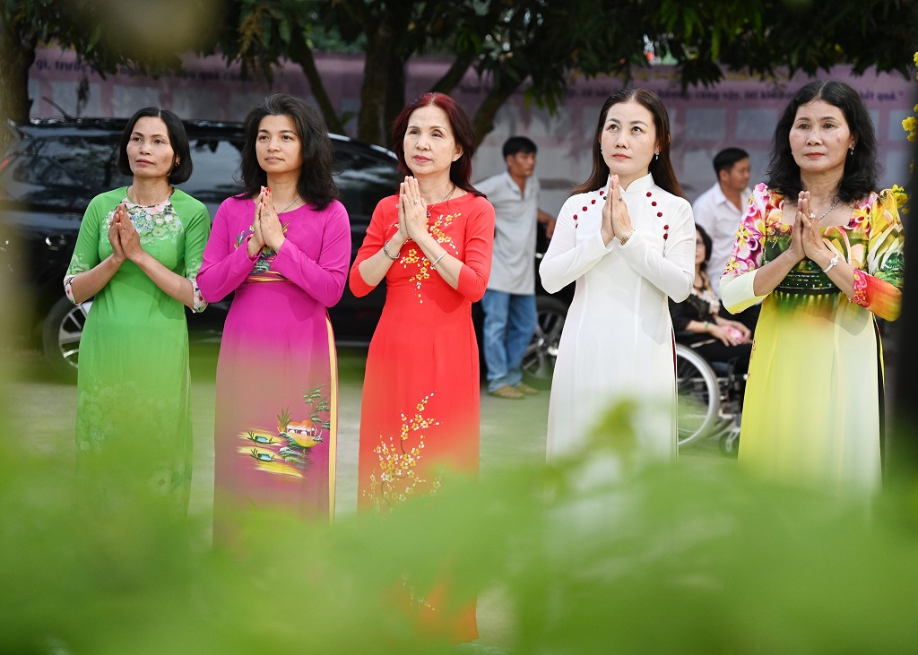 Giữ gìn nét đẹp văn hóa đi lễ chùa đầu năm