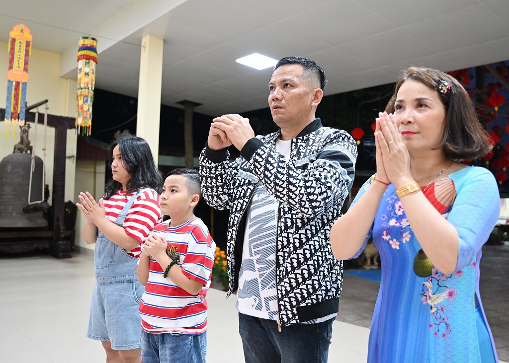 Giữ gìn nét đẹp văn hóa đi lễ chùa đầu năm