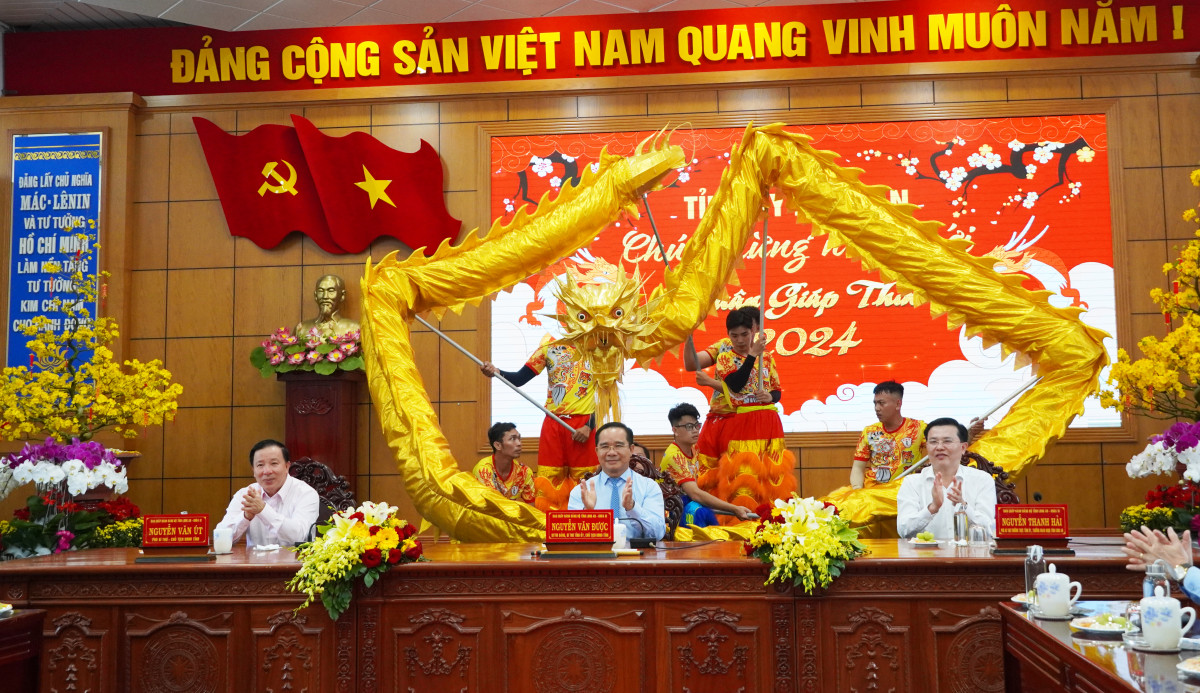 Tỉnh ủy Long An tổ chức gặp mặt đầu Xuân Giáp Thìn 2024