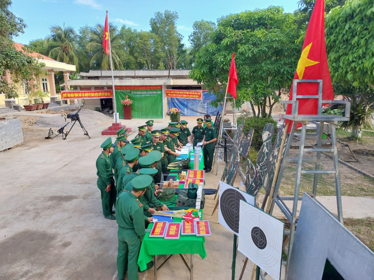 Nội dung, chương trình huấn luyện tại Đồn Biên phòng Long Khốt đúng quy định, sát với yêu cầu thực tế, xác định rõ mục tiêu huấn luyện trong từng tuần, tháng