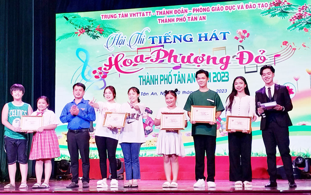 Học viên của Câu lạc bộ Năng khiếu Huỳnh Mai đoạt giải Nhất múa độc lập tại Hội thi Hoa phượng đỏ cấp thành phố năm học 2022-2023