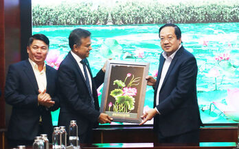 Vice Chairman of Provincial People's Committee - Nguyen Minh Lam receives Acuity Funding