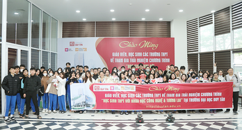 Đại học Duy Tân: Hướng nghiệp chọn ngành cho học sinh THPT qua hoạt động trải nghiệm tham quan trường