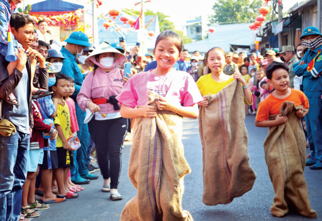 Lễ hộ Làm Chay được biết đến là lễ hội đầy ắp tiếng cười (Ảnh: Tiến Nguyễn)