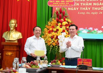Phó Bí thư Thường trực Tỉnh ủy - Nguyễn Thanh Hải thăm, chúc mừng các cơ sở y tế nhân Ngày Thầy thuốc Việt Nam