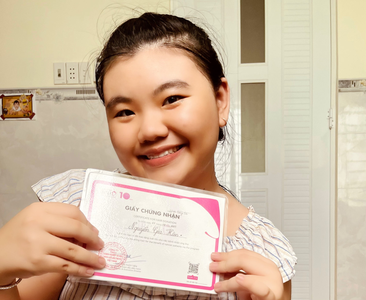 Còn là học sinh nhưng em Nguyễn Gia Hân (TP.Tân An) đã ý thức được việc làm thiện nguyện với hành động hiến tóc tặng bệnh nhân ung thư