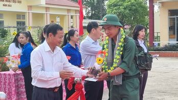 Kiến Tường: 68 tân binh lên đường nhập ngũ Kiến Tường: 68 tân binh lên đường nhập ngũ