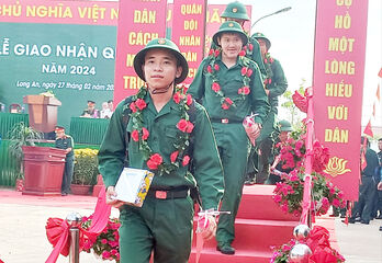 TP.Tân An: 158 tân binh lên đường nhập ngũ