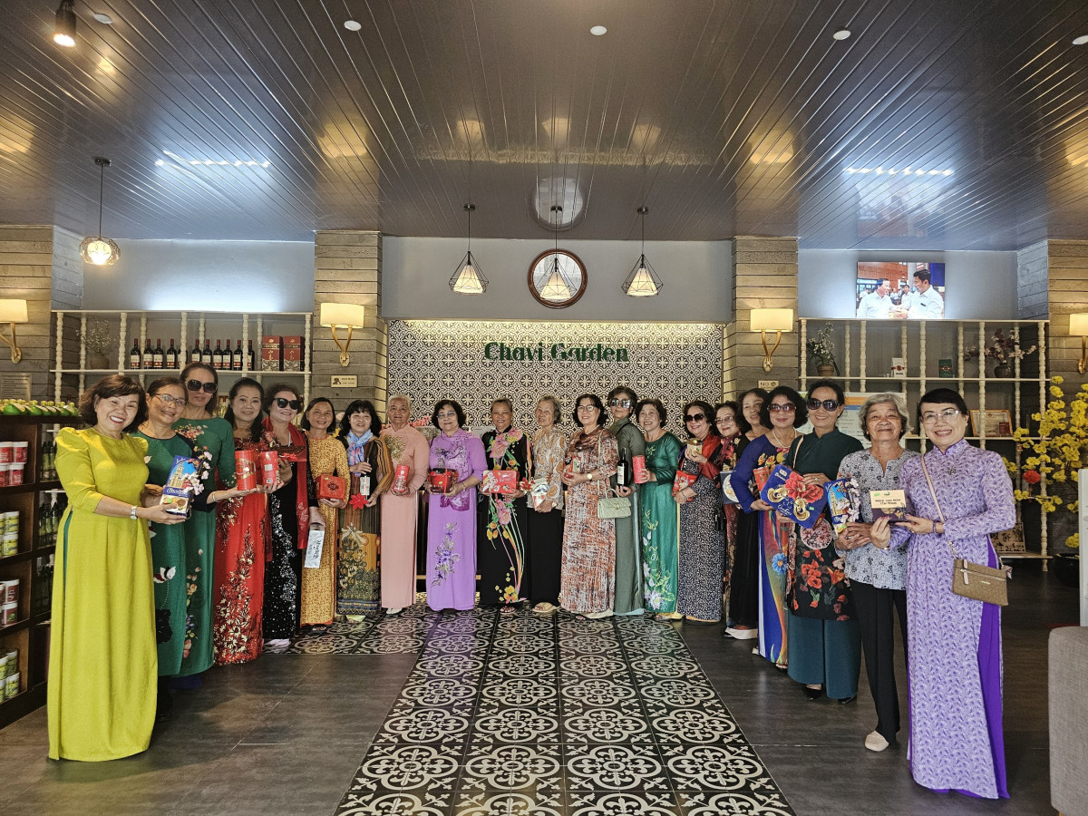 Nữ cán bộ hưu trí tỉnh giao lưu, ôn lại truyền thống nhân ngày 08/3