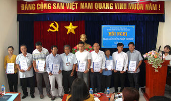 Long An trao giấy chứng nhận VietGAP cho 42 cơ sở sản xuất nông sản