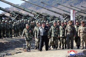Ông Kim Jong-un trực tiếp chỉ đạo pháo binh tập trận