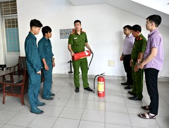 Bến Lức: Đề phòng cháy, nổ trong cơ quan, trường học