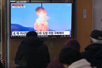 Nhật Bản: Hai tên lửa đạn đạo của Triều Tiên rơi ngoài vùng đặc quyền kinh tế