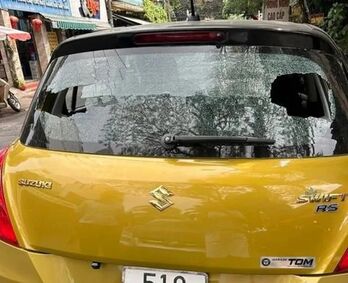 TP Hồ Chí Minh: Khẩn trương làm rõ vụ bi sắt văng vào ôtô, cửa kính nhà dân