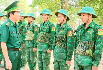 Đoàn công tác Bộ Chỉ huy Bộ đội Biên phòng tỉnh Long An kiểm tra công tác huấn luyện chiến sĩ mới năm 2024