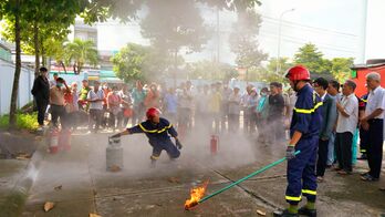 Tổ chức nhiều cuộc tập huấn và trải nghiệm chữa cháy, cứu nạn cứu hộ