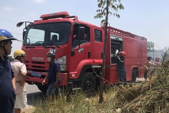 Cảnh sát phòng cháy lại phải tham gia cứu hỏa liên quan đến đốt thực bì mùa khô