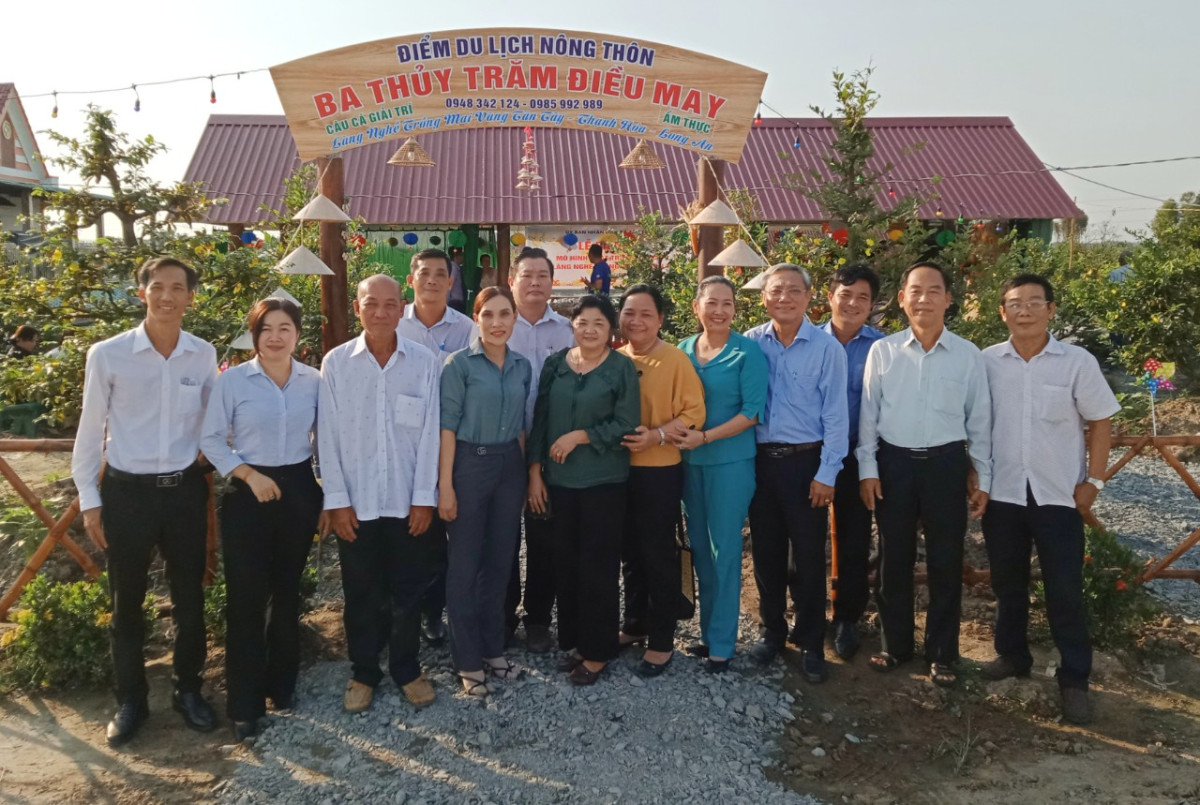 Khởi sắc ở Làng nghề trồng mai xã Tân Tây