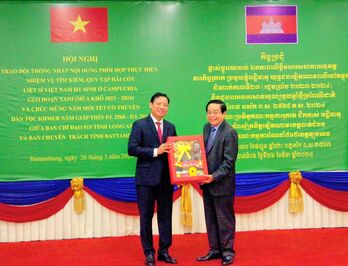 Ban Chỉ đạo 515 tỉnh Long An làm việc tại tỉnh Battambang về việc phối hợp tìm kiếm, quy tập hài cốt liệt sĩ