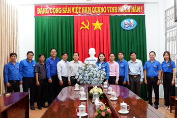 Lãnh đạo Đảng ủy khối Cơ quan và Doanh nghiệp tỉnh thăm, chúc mừng Đoàn khối nhân Ngày thành lập Đoàn TNCS Hồ Chí Minh