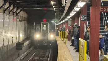Mỹ: Thành phố New York thí điểm máy quét súng trong hệ thống tàu điện ngầm