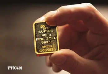 Giá vàng thế giới tăng cao kỷ lục, lên 2.220,85 USD mỗi ounce