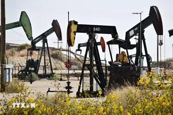 Giá dầu tăng hơn 1 USD do triển vọng nguồn cung thắt chặt