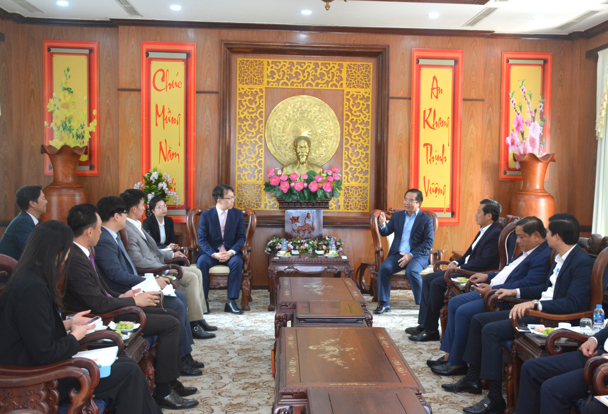 Representatives of Korea Export-Import Bank visit Long An leaders