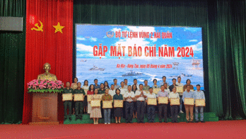 Bộ Tư lệnh Vùng 2 gặp mặt báo chí năm 2024