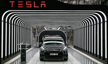 Tỷ phú Elon Musk: Hãng Tesla sẽ cho ra mắt taxi tự lái vào tháng 8