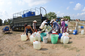Hơn 5.000 hộ dân ở vùng hạ tỉnh Long An bị thiếu nước sinh hoạt cục bộ