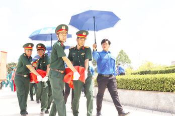 Huyện Cần Giuộc tổ chức an táng 13 hài cốt liệt sĩ