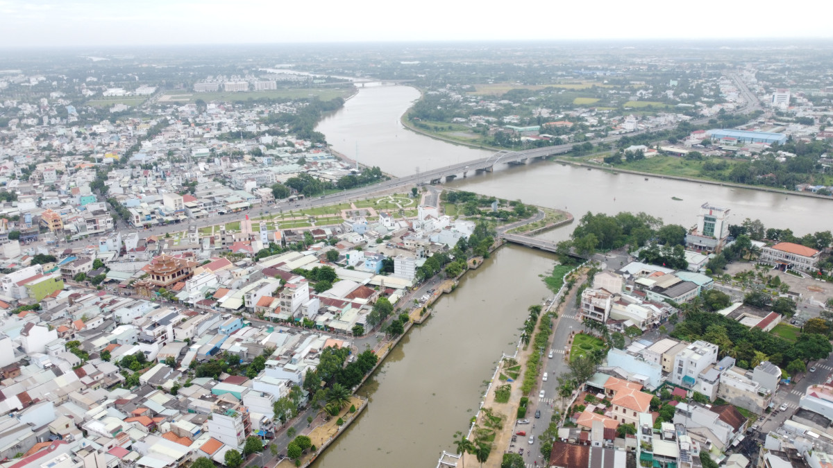 Thành phố bên dòng Bảo Định