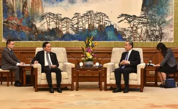 Phó Thủ tướng Trần Lưu Quang hội kiến Bộ trưởng Ngoại giao Trung Quốc Vương Nghị