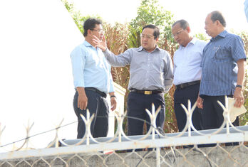 Phó Chủ tịch UBND tỉnh – Nguyễn Minh Lâm khảo sát, kiểm tra tình hình cấp nước sinh hoạt cho người dân trên địa bàn huyện Cần Giuộc