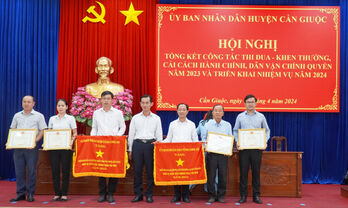 Cần Giuộc: Nhiều kết quả nổi bật trong công tác thi đua - khen thưởng, cải cách hành chính