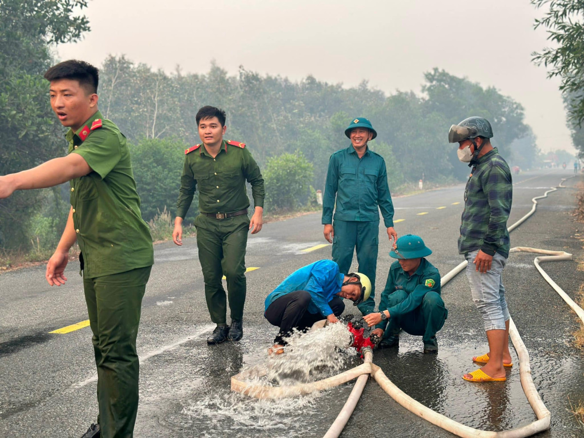 Điều tra vụ cháy rừng tràm ở Đức Huệ