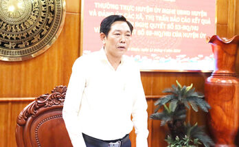 Thường trực Huyện ủy Cần Giuộc nghe báo cáo kết quả thực hiện Nghị quyết số 53 và số 69-NQ/HU