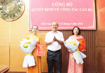 UBND huyện Cần Giuộc công bố quyết định công tác cán bộ