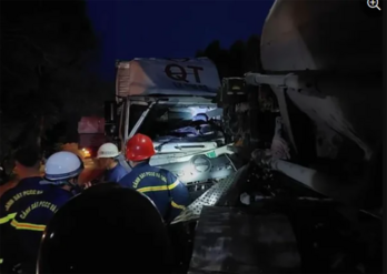 Quảng Trị: Hai xe tải va chạm trong đêm, một tài xế mắc kẹt, tử vong trong cabin