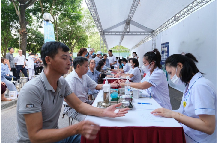 Người tiểu đường kiêng tinh bột và chất ngọt nhưng ăn nhiều đạm dễ nguy hiểm