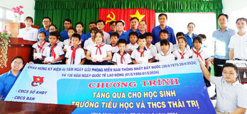 Trao yêu thương, tiếp sức học sinh Trường Tiểu học và THCS Thái Trị