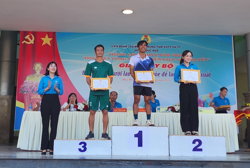 Sôi nổi Giải chạy bộ “Bước chân người lao động - khỏe để lao động sản xuất”