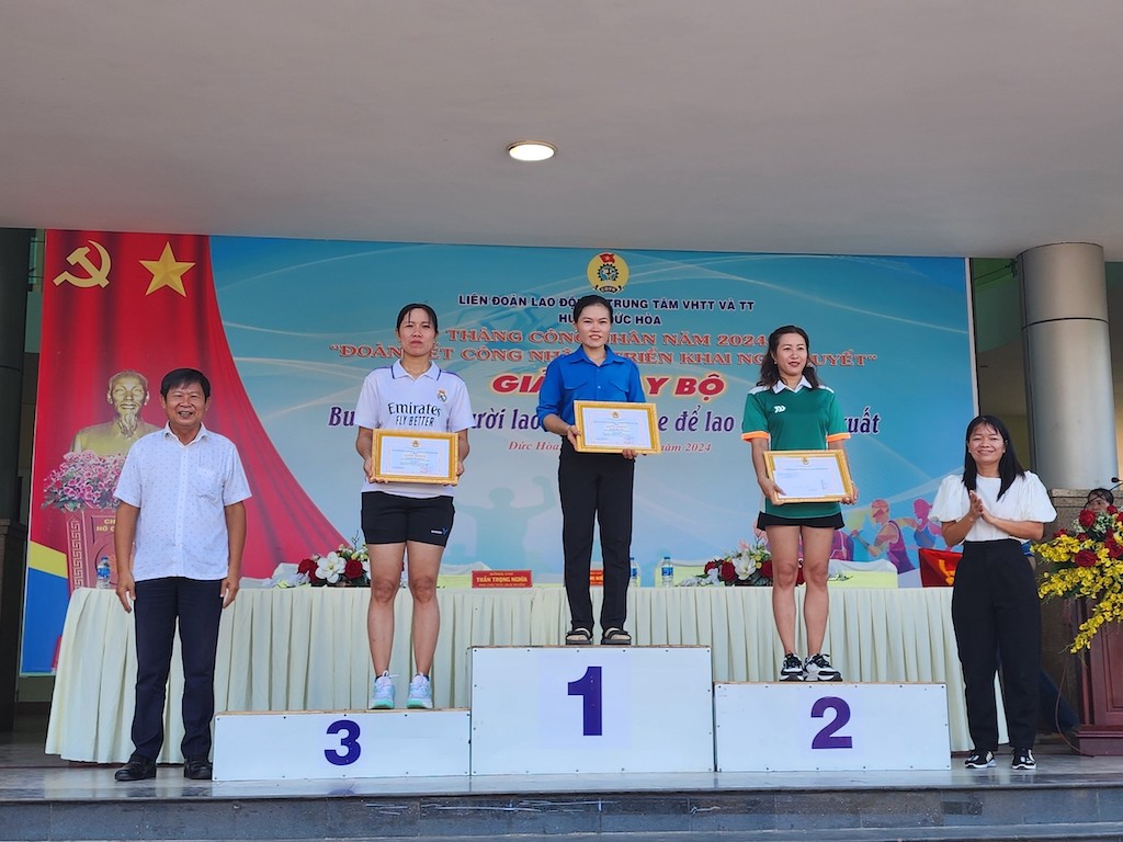 Sôi nổi Giải chạy bộ “Bước chân người lao động - khỏe để lao động sản xuất”