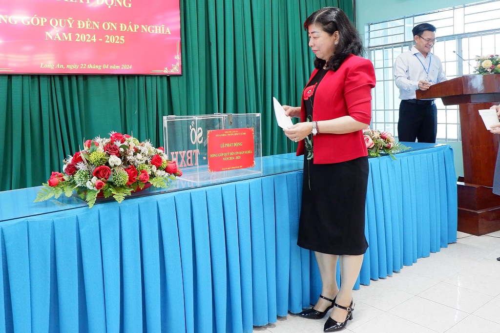 Ngành Lao động - Thương binh và Xã hội tỉnh đóng góp hơn 100 triệu đồng cho Quỹ Đền ơn đáp nghĩa